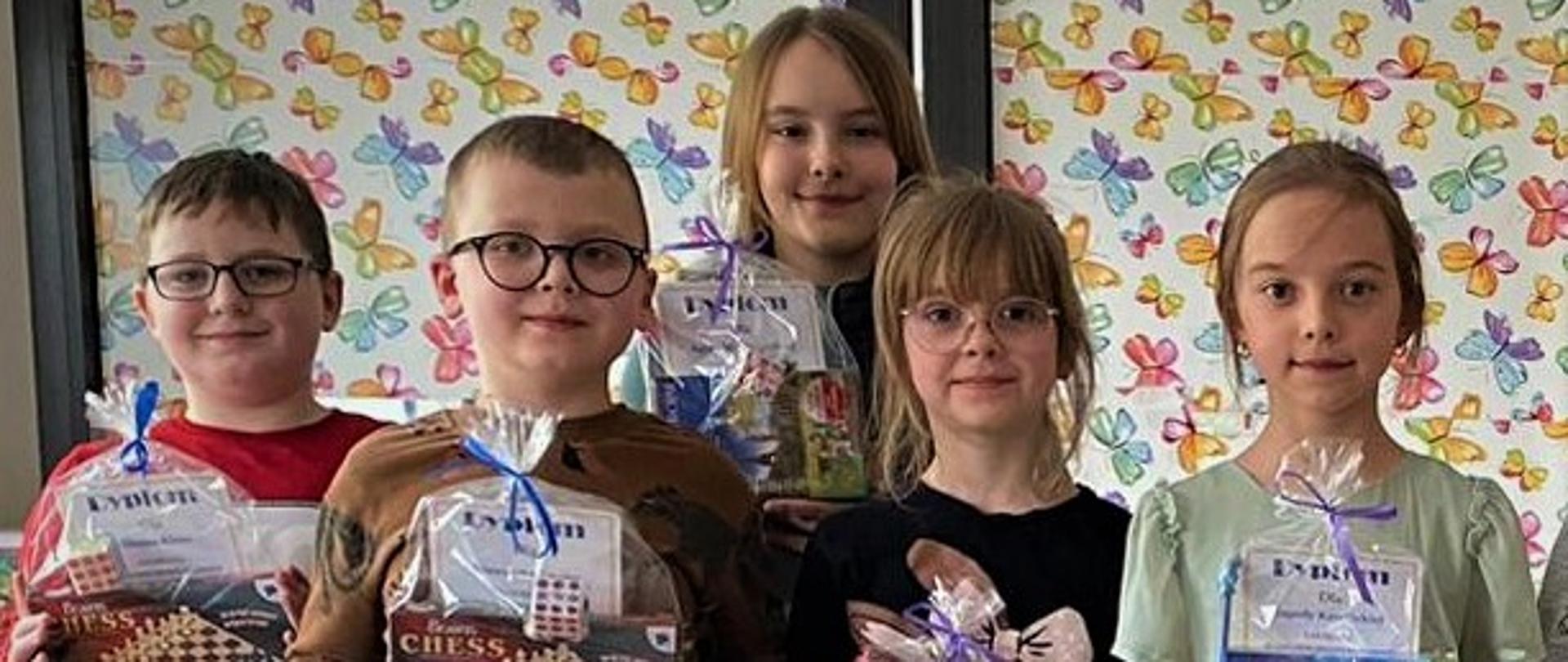 NAGRODY I DYPLOMY W ŚWIETLICOWYM KONKURSIE NA NAJPIĘKNIEJSZĄ OZDOBĘ WIELKANOCNĄ
