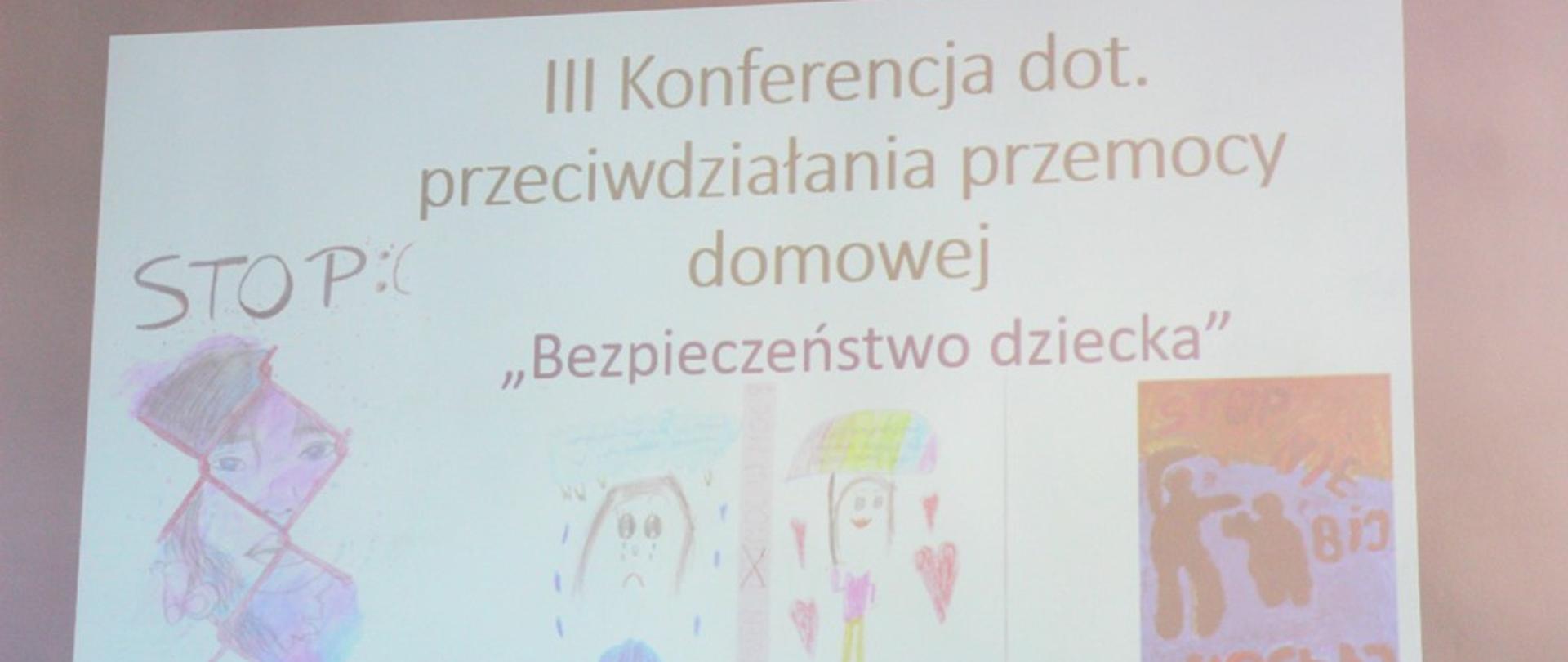Widok z rzutnika: napis "III Konferencja dot. przeciwdziałania przemocy domowej, bezpieczeństwo dziecka". Obok napisów plakaty narysowane przez dzieci o przemocy