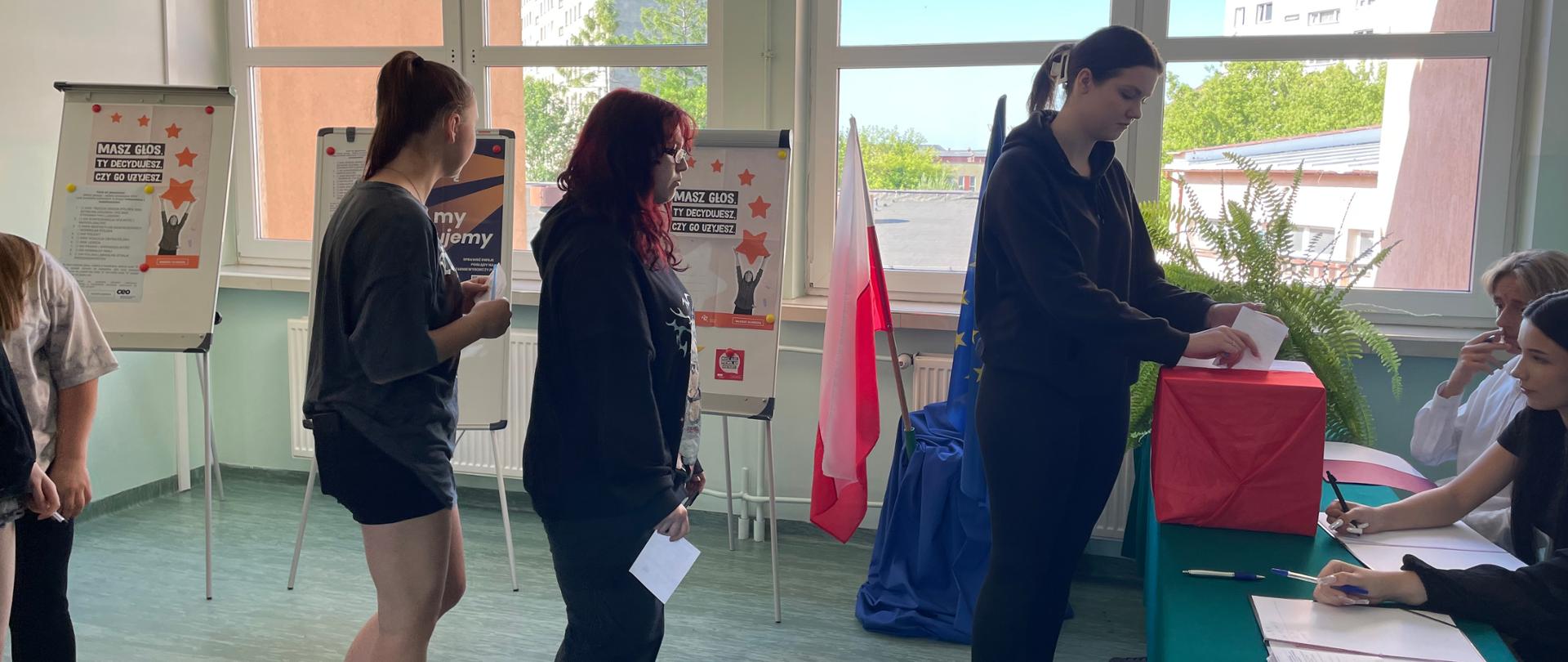 Zespół Szkół Nr 1 w projekcie "Młodzi głosują 2024"