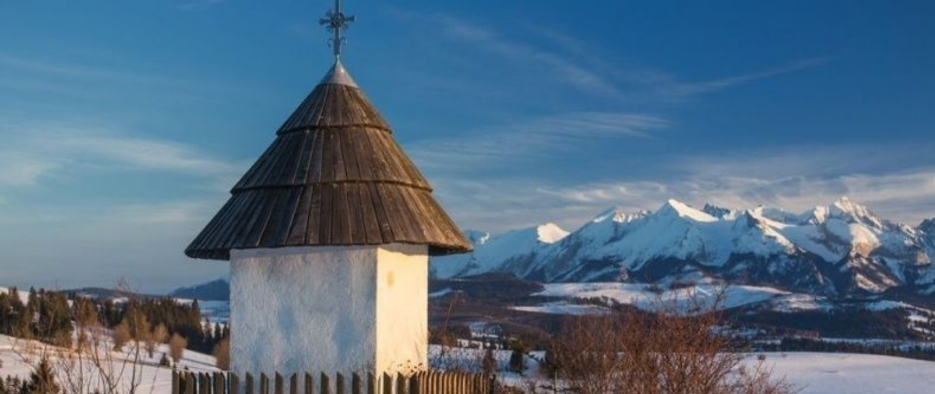 Widok na góry z kapliczką