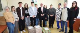Młodzieżowa Rada Powiatu Koneckiego wspiera osoby potrzebujące