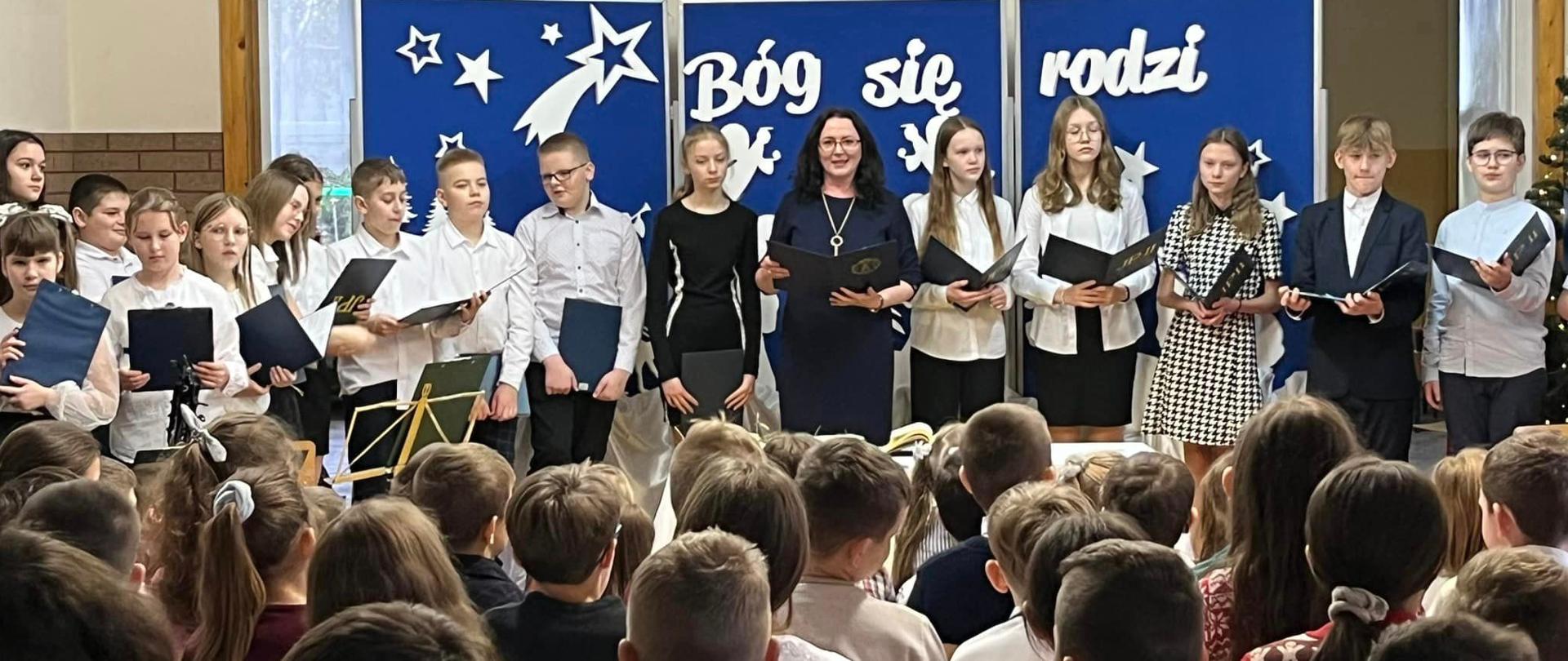 Spotkanie opłatkowe w Szkole Podstawowej im. Jana Pawła II w Żarnowie