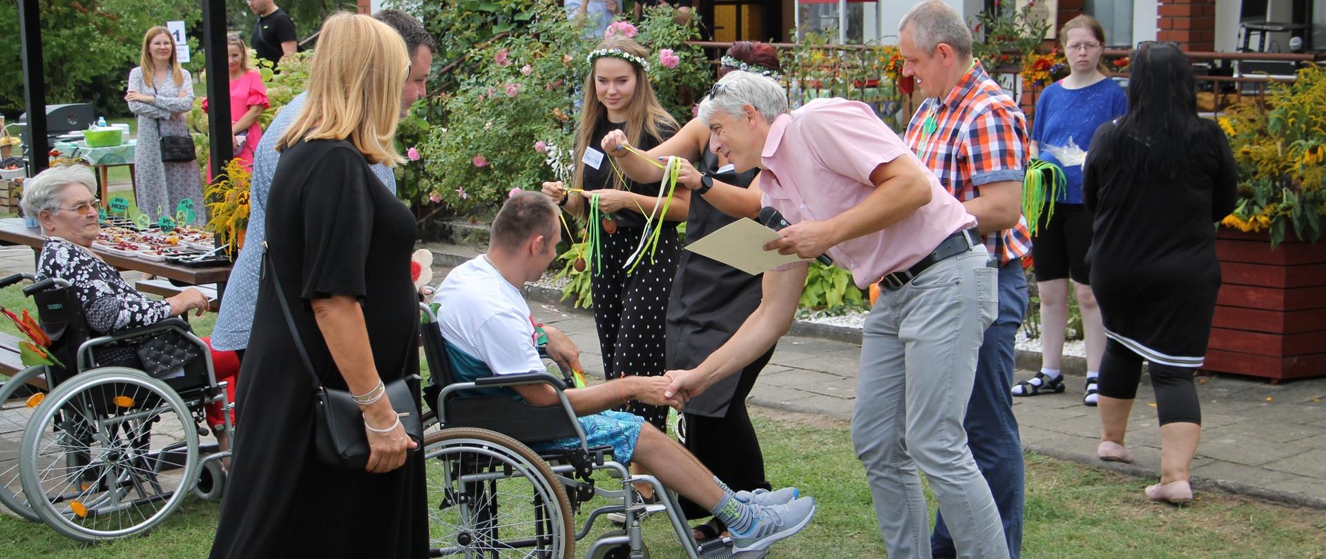 Nagrody wręczane przez dyr.DPS
