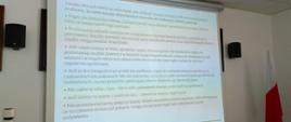 Slajd prezentujący zasady, których należy przestrzegać, celem uniknięcia spotkania z dzikimi gatunkami chronionymi (zawarte w artykule)