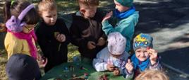 Zabawy z kasztanami na świeżym powietrzu