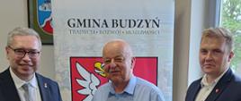 Teren relaksu nad stawem we Wyszynach