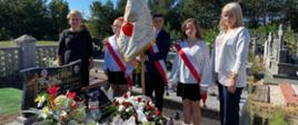 Z okazji 83. rocznicy wybuchu II wojny światowej uczniowie Zespołu Szkół Publicznych w Sarnówku odwiedzili grób westerplatczyka