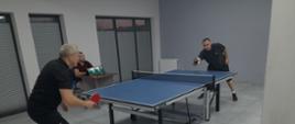 Uczestnicy klubów Narewka - Łosice w trakcie rundy w tenisie