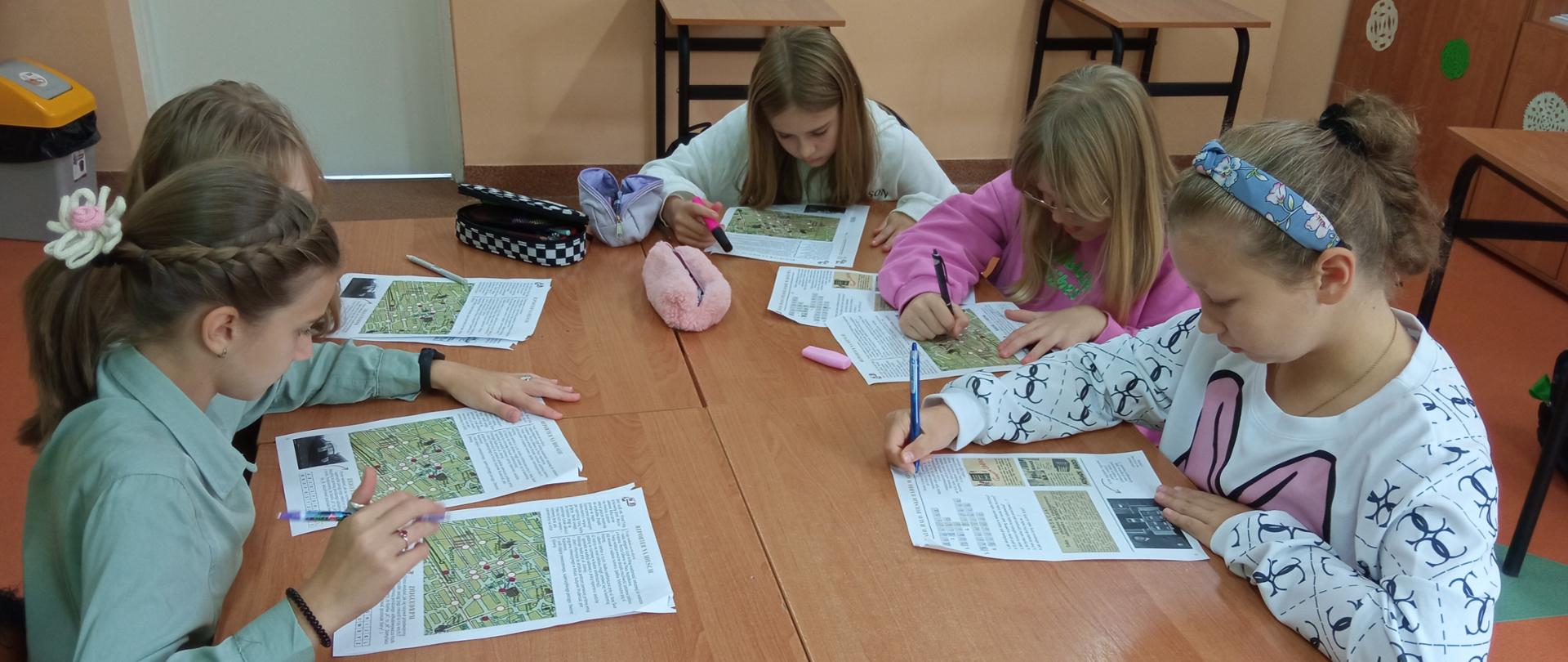 Zajęcia w grupach redakcyjnych z projektu Gazeta sprzed lat 