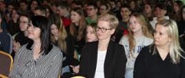 Zaproszeni goście na dniach otwartych: przedstawicielki firmy Pronar i ósmoklasiści