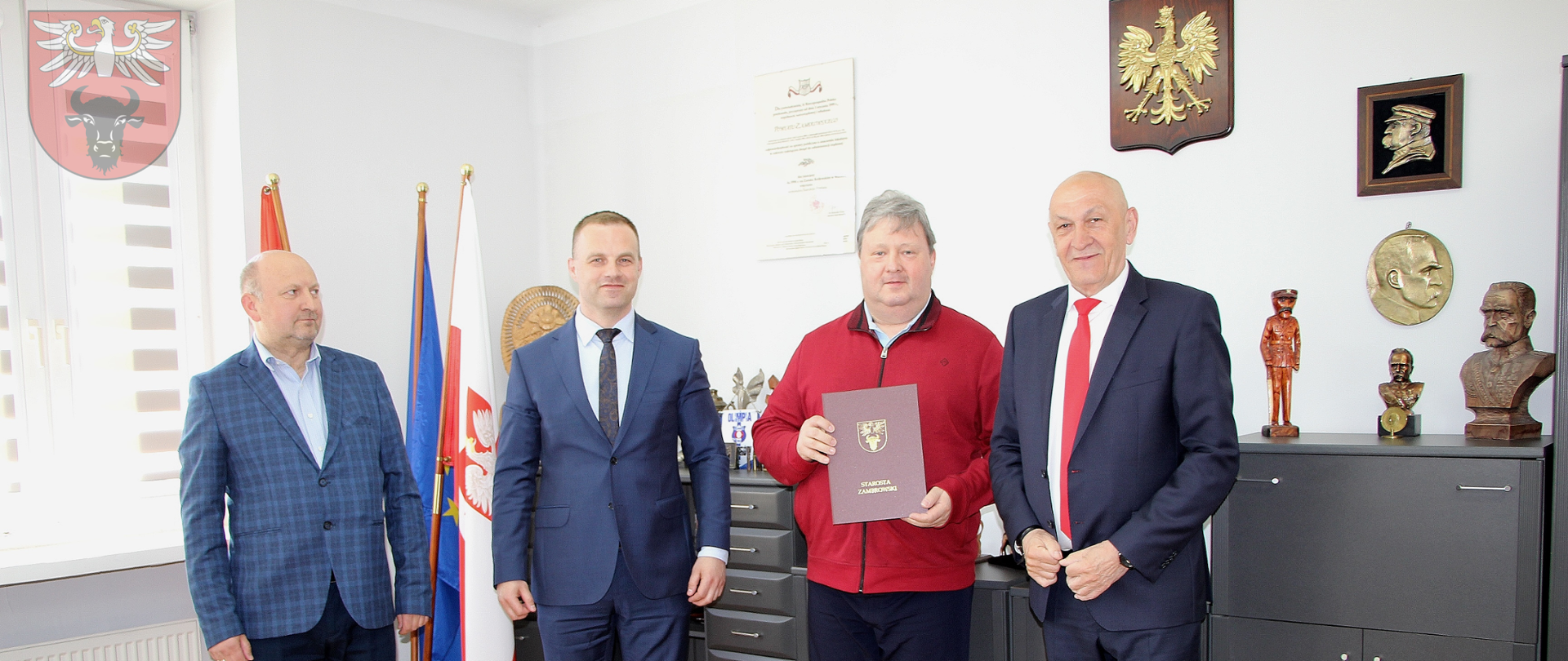 od lewej: Kierownik PCPR, Wicestarosta Zambrowski, Dyrektor PZLPiT "Mazowsze" i Starosta Zambrowski