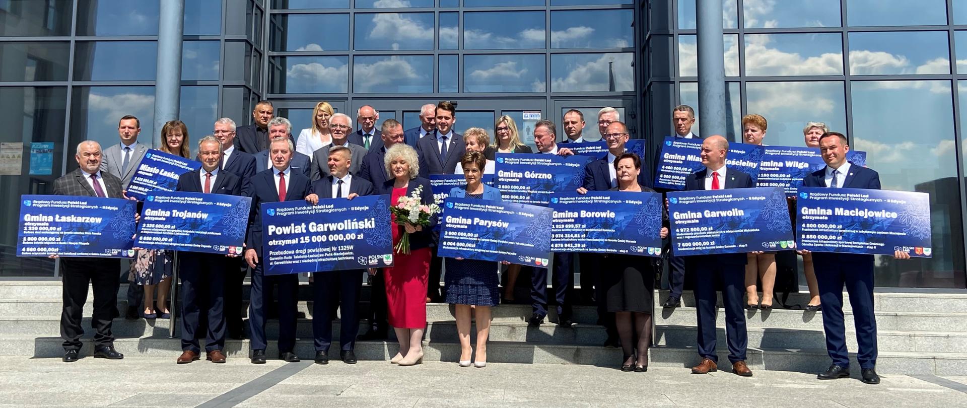 Konferencja prasowa i rozdanie czeków