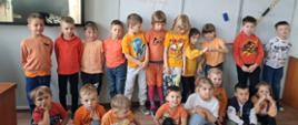 Przedszkolaki podczas szkolnej akcji przeciwko hejtowi