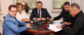 Podpisano umowę na prace remontowe w sali gimnastycznej I LO