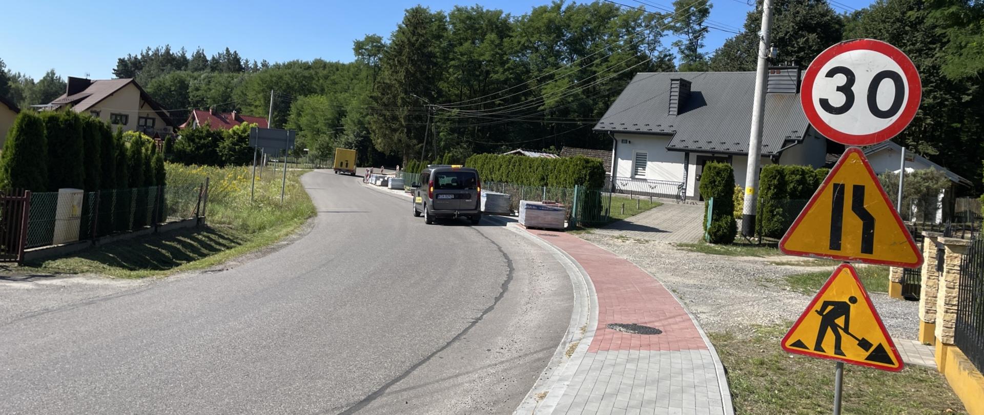 Modernizowana droga powiatowa w Lipinach