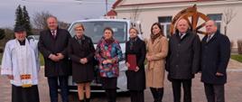 Przedstawiciele władz lokalnych oraz Dyrektor PFRON i proboszcz parafii w Szumowie
