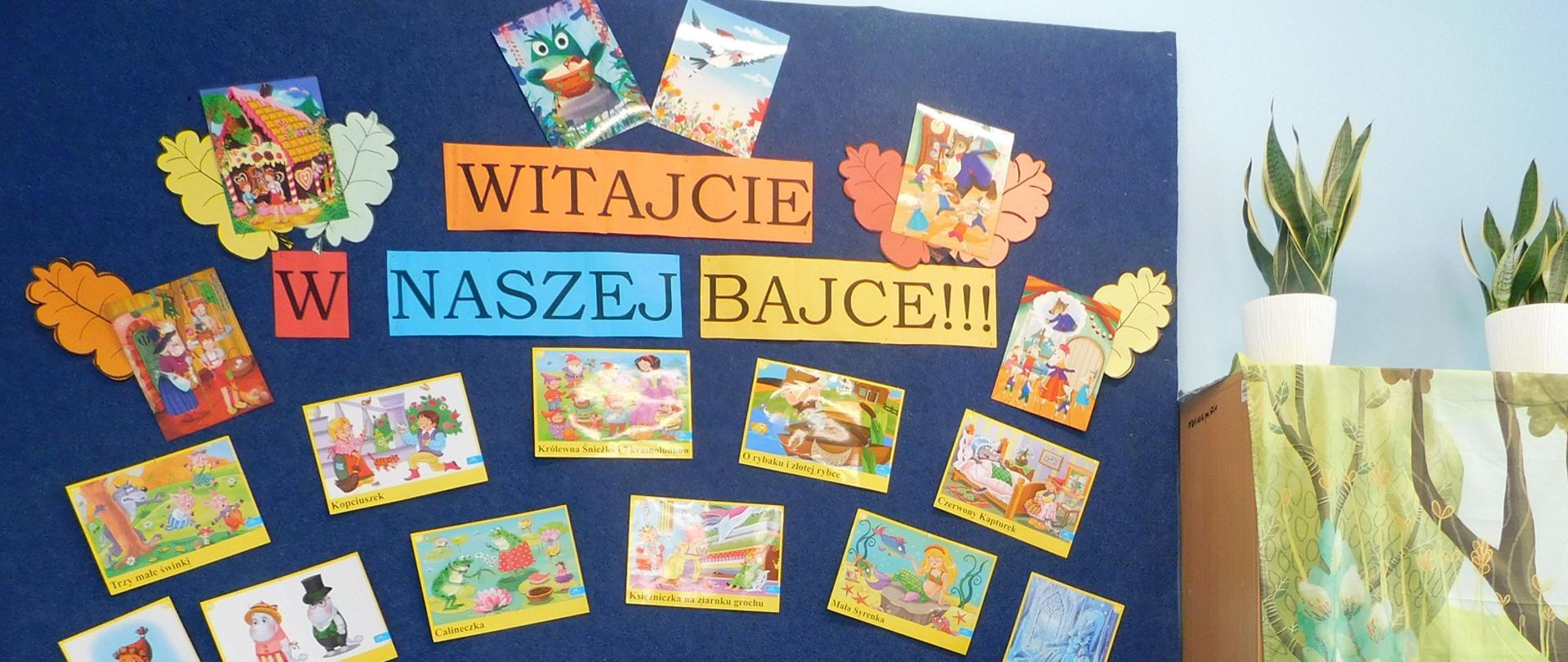 Po lewej stronie stoją trzy dziewczynki ubrane w sukienki jak księżniczki. nad nimi widnieje kolorowy napis wraz z kolorowymi ilustracjami. Obok nich po prawej stronie znajduje się płótno z namalowanym i kolorowymi roślinami i drzewem.