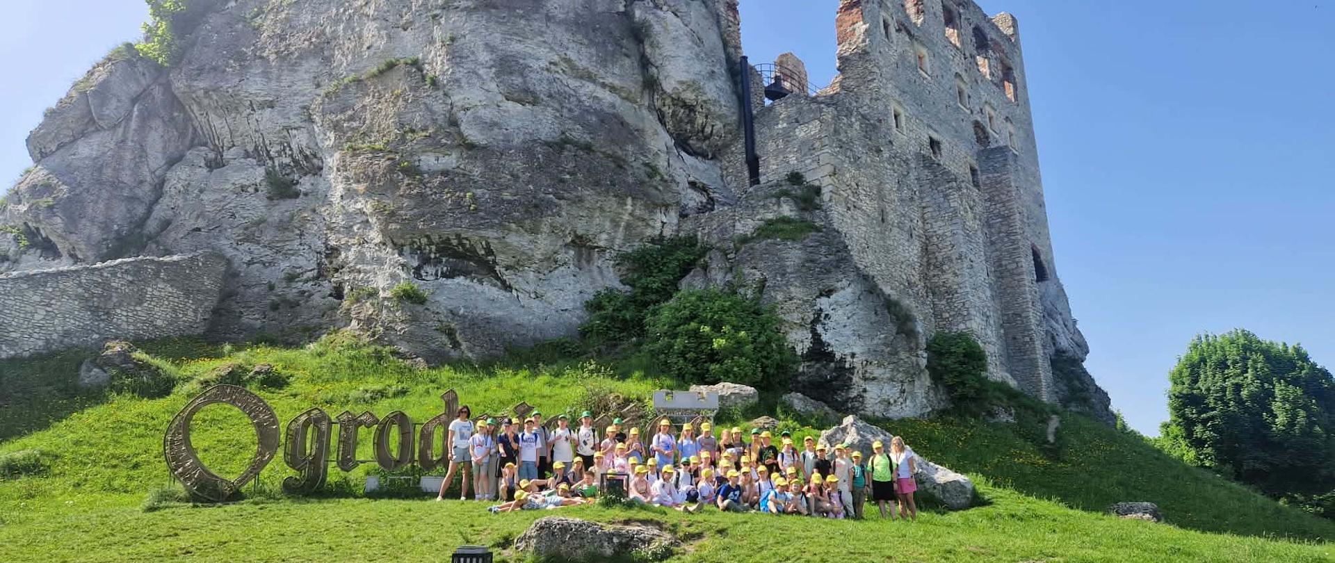 Wycieczka klas 1-3 do Kompleksu Ogrodzieniec