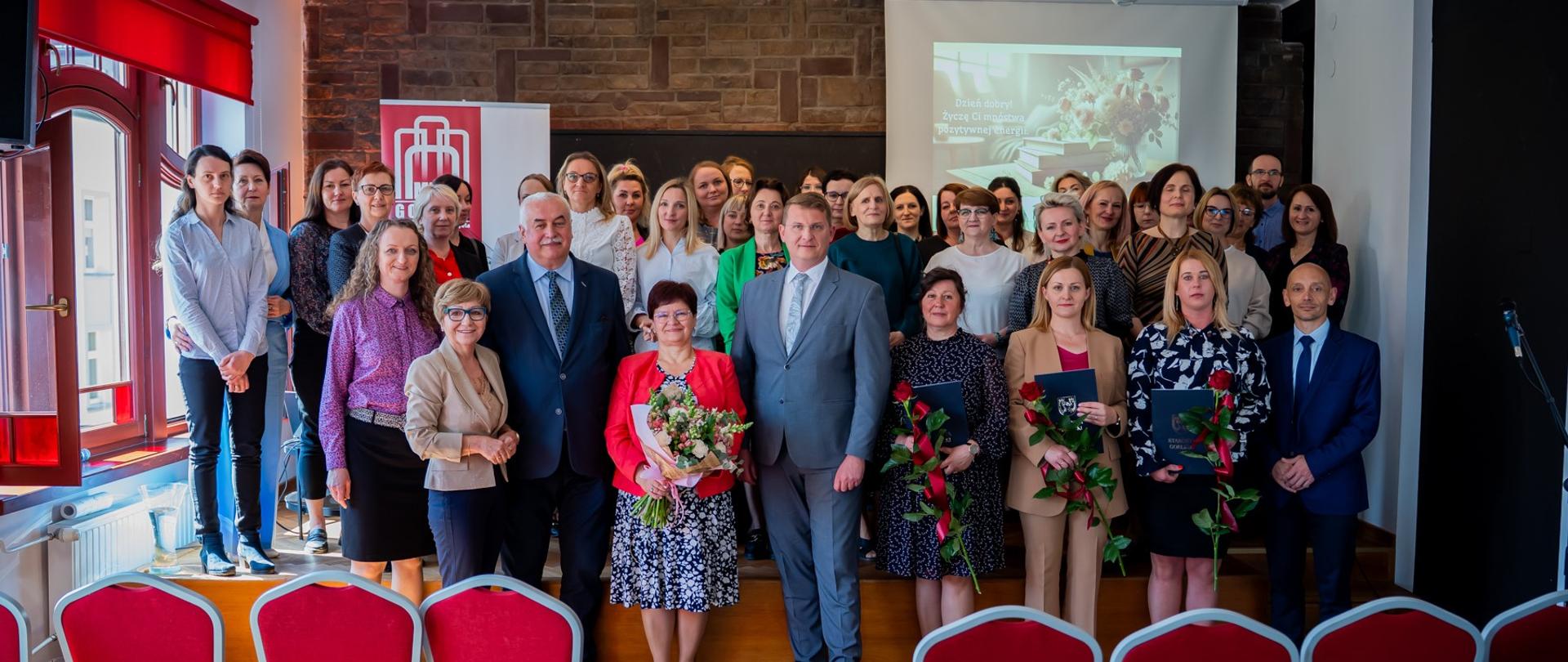Dzień Bibliotekarza i Bibliotek - zdjęcie zbiorowe
