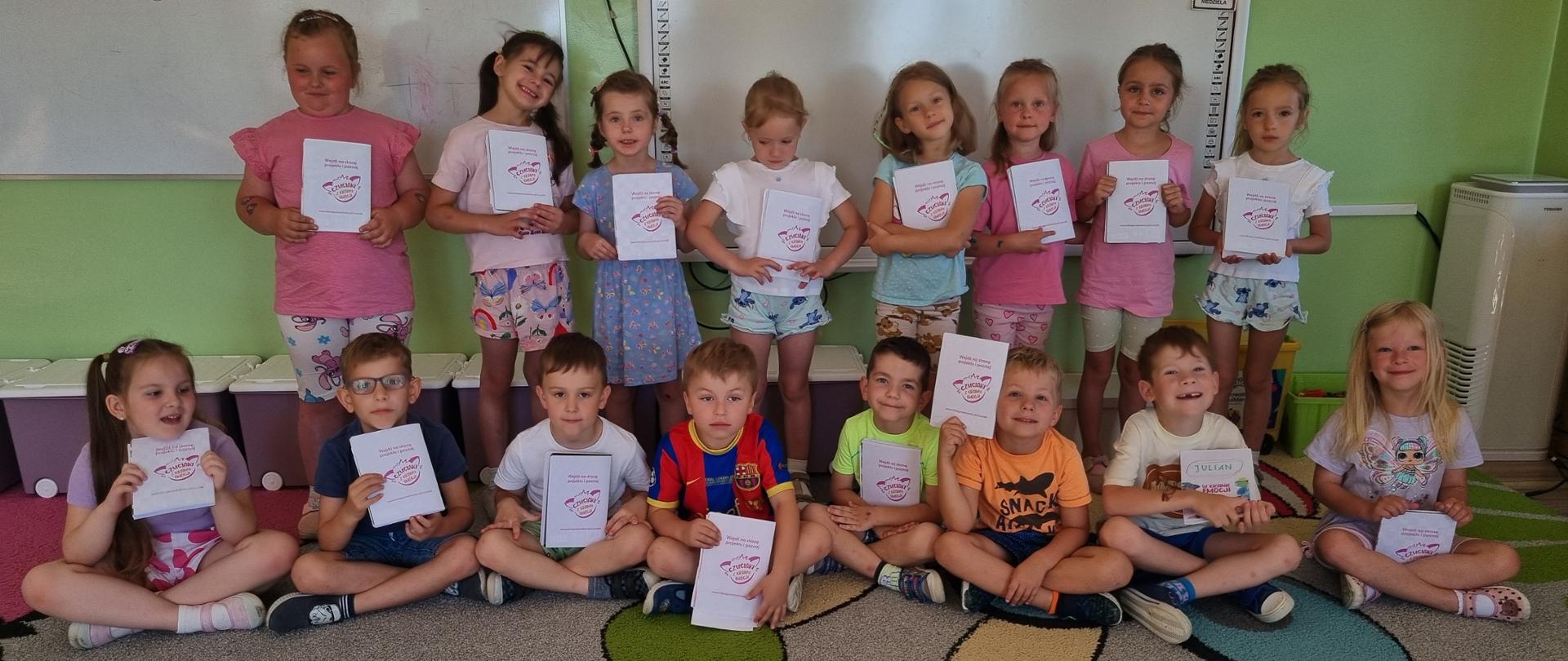 Grupa dzieci realizująca program „Czuciaki z Krainy Emocji