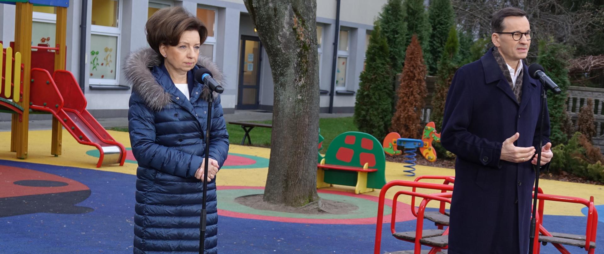 Konferencja prasowa Premiera Mateusza Morawieckiego i Minister Rodziny i Polityki Społecznej Marleny Maląg w Żłobku Samorządowym w Pilawie