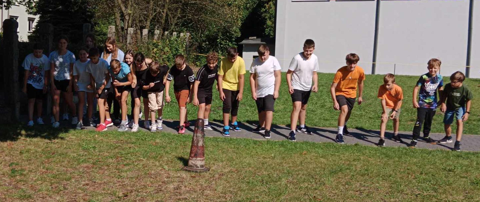 21 września 2023 roku na trasach biegowych wyznaczonych wokół boisk szkolnych odbyły się Mistrzostwa Szkoły w Biegach Przełajowych - zawodnicy