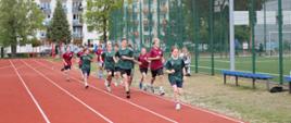Tłum młodych sportowców w dniach 4 i 5 maja rywalizował w lekkoatletyce oraz plażowej piłce siatkowej na obiektach sportowych naszej szkoły. 