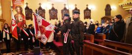 Po złożeniu kwiatów pod pomnikiem w Gostkowie zgromadzeni udali sie do kościoła Świętej Anny w Bogatem, gdzie odprawiono uroczystą Mszę Ś