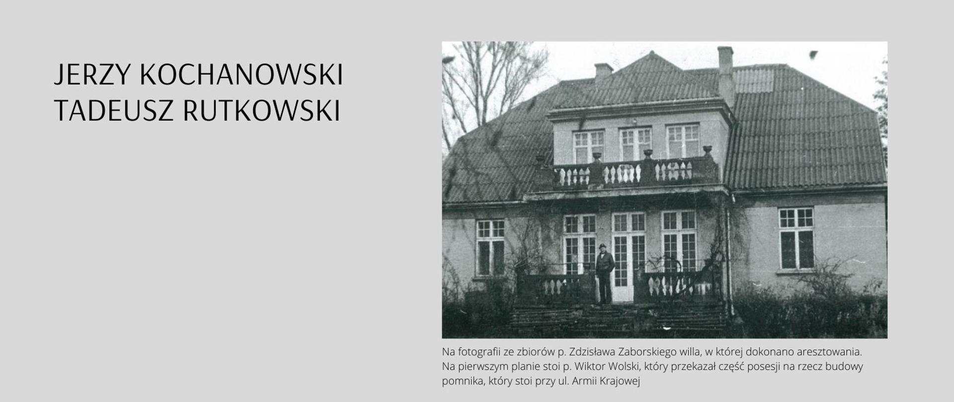na grafice zdjęcie starej willi, w której dokonano aresztowania szesnastu. Na górze z lewej strony napis Jerzy Kochanowski Tadeusz Rutkowski, na dole z prawej strony Proces Szesnastu - z Pruszkowa do Moskwy Sobota 26.03.22 godz. 18:00. Całość utrzymana w kolorystyce czerni i szarości. 