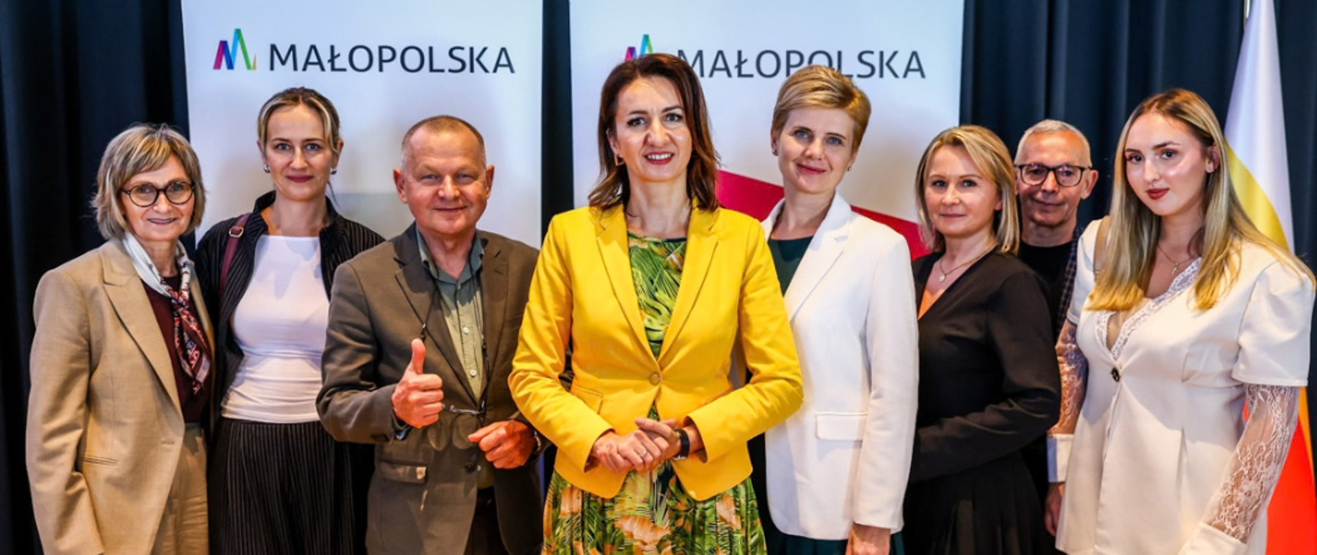 Przedstawiciele Powiatu Dąbrowskiego wraz z Członek Zarządu Powiatu Dąbrowskiego