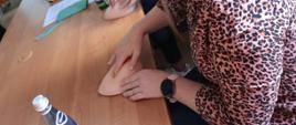Uczymy się samobadania piersi z wykorzystaniem fantomów
