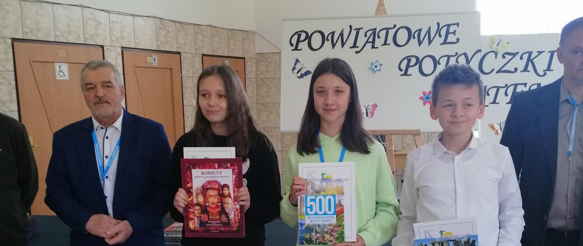 Finalistki powiatowego konkursu z klasy VI
