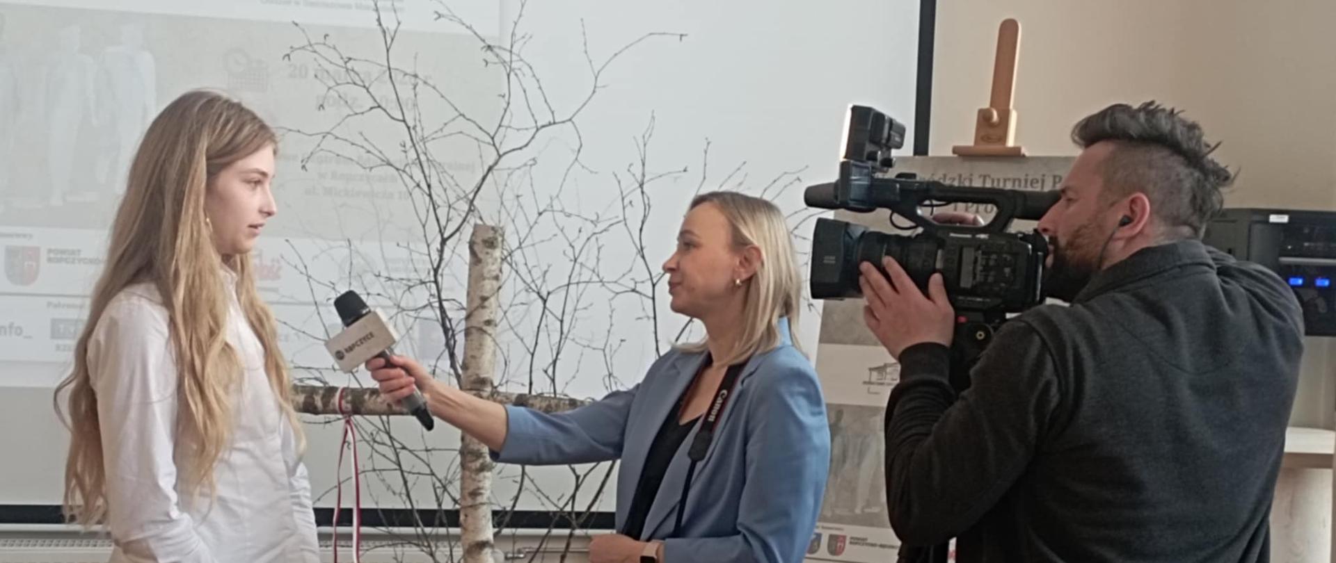 Nasza uczestniczka podczas udzielania wywiadu