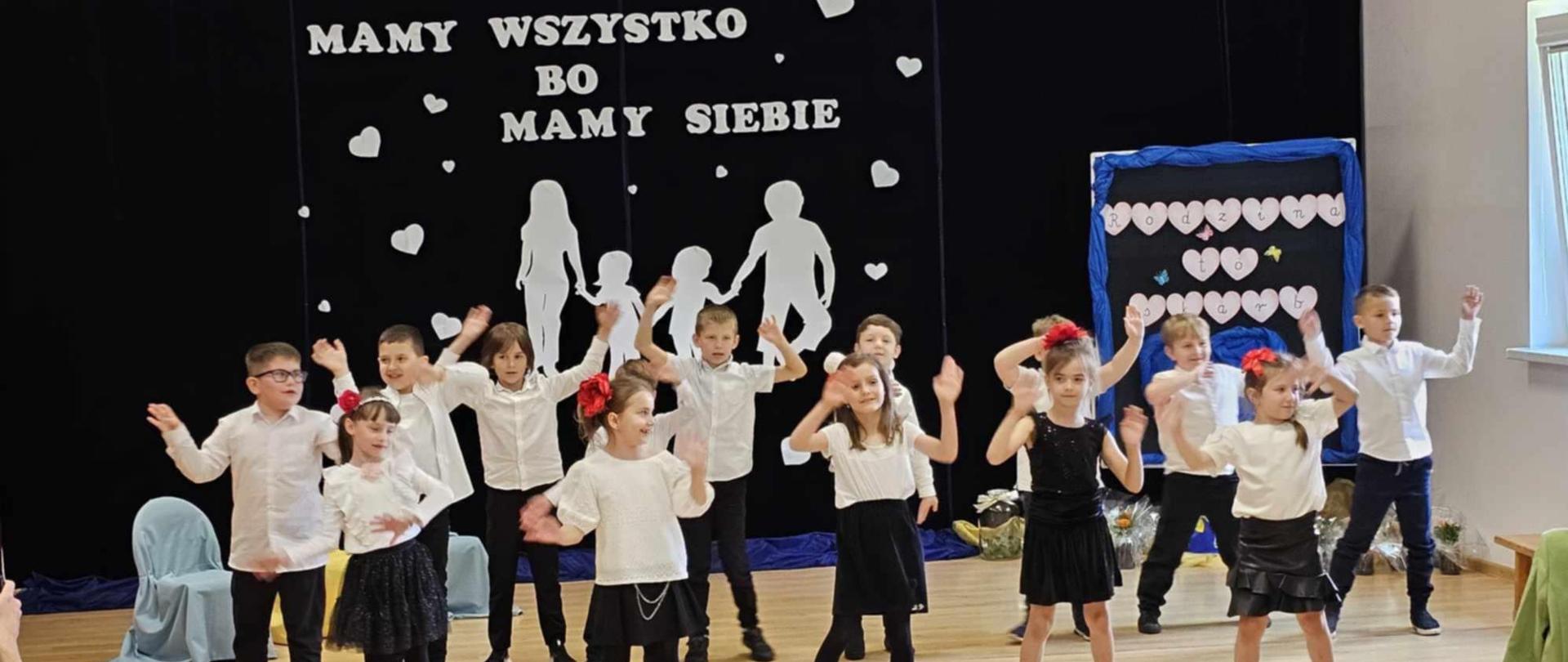 6 latki występujące przed rodzinną publicznością 