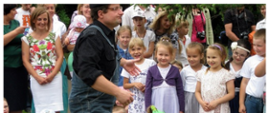 Występ grupy teatralnej z udziałem dorosłych aktorów. 