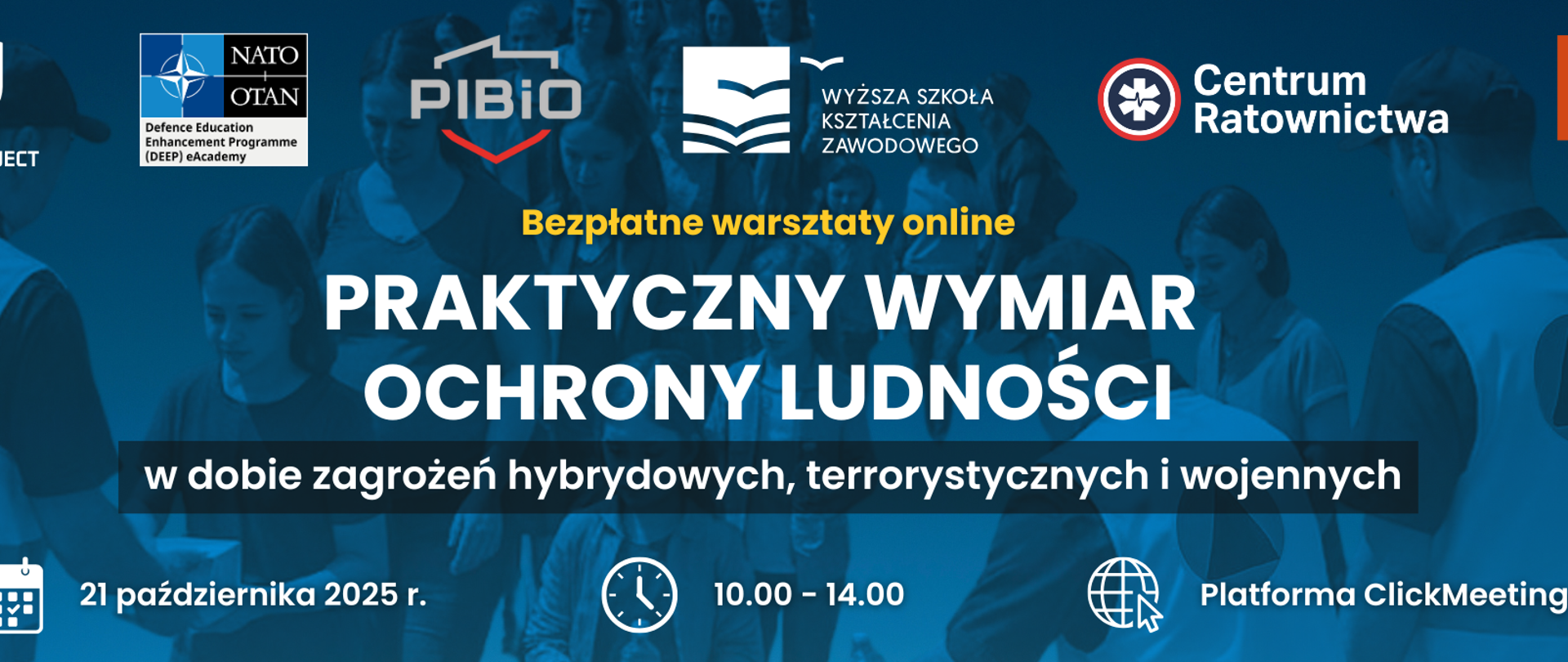 Baner promujący bezpłatne warsztaty online „Praktyczny wymiar ochrony ludności w dobie zagrożeń hybrydowych, terrorystycznych i wojennych”. Na tle zdjęcia przedstawiającego akcję ratunkową widnieją logotypy organizatorów: Safety Project, NATO DEEP eAcademy, PIBiO, Wyższa Szkoła Kształcenia Zawodowego, Centrum Ratownictwa i SIBO. U dołu umieszczono datę wydarzenia – 21 października 2025 r., godziny 10:00–14:00 oraz informację o platformie ClickMeeting