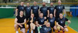 Uczestnicy turnieju pozują do zdjęcia