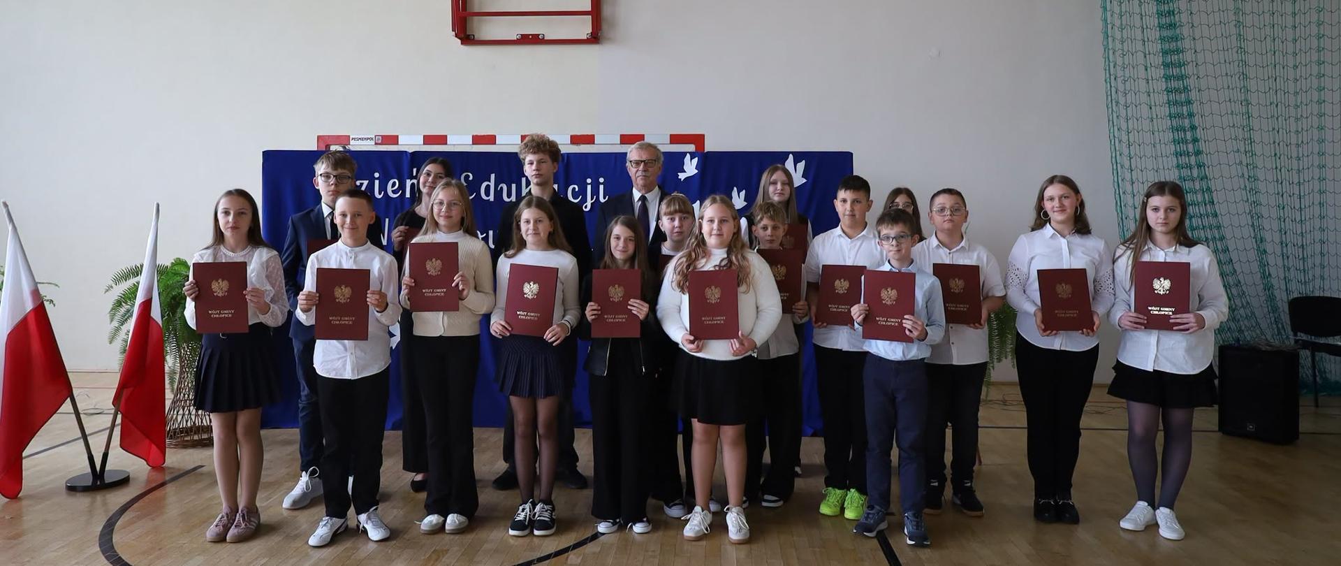Stypendia dla uczniów za bardzo dobre wyniki w nauce oraz szczególne osiągnięcia naukowe oraz nagrody Wójta Gminy Chłopice dla Dyrektorów Szkół