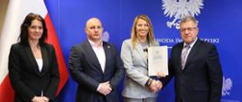 W Urzędzie Wojewódzkim, przedstawiciele samorządu Powiatu Ostrowieckiego podpisali umowę z Wojewodą Świętokrzyskim na realizację zadań w ramach Rządowego Programu Ochrony Ludności i Obrony Cywilnej na rok 2025