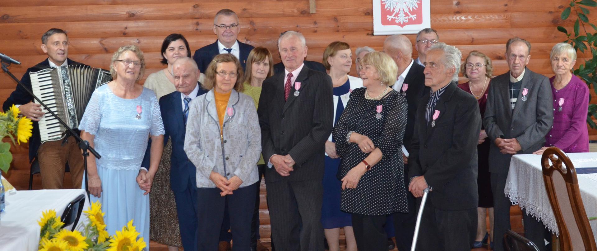 Pary małżeńskie przybyłe na jubileusz. 