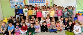 Grupa dzieci podczas świętowania Dnia Zdrowia 