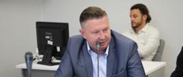 Sesja Rady Powiatu Białostockiego - głos zabiera starosta