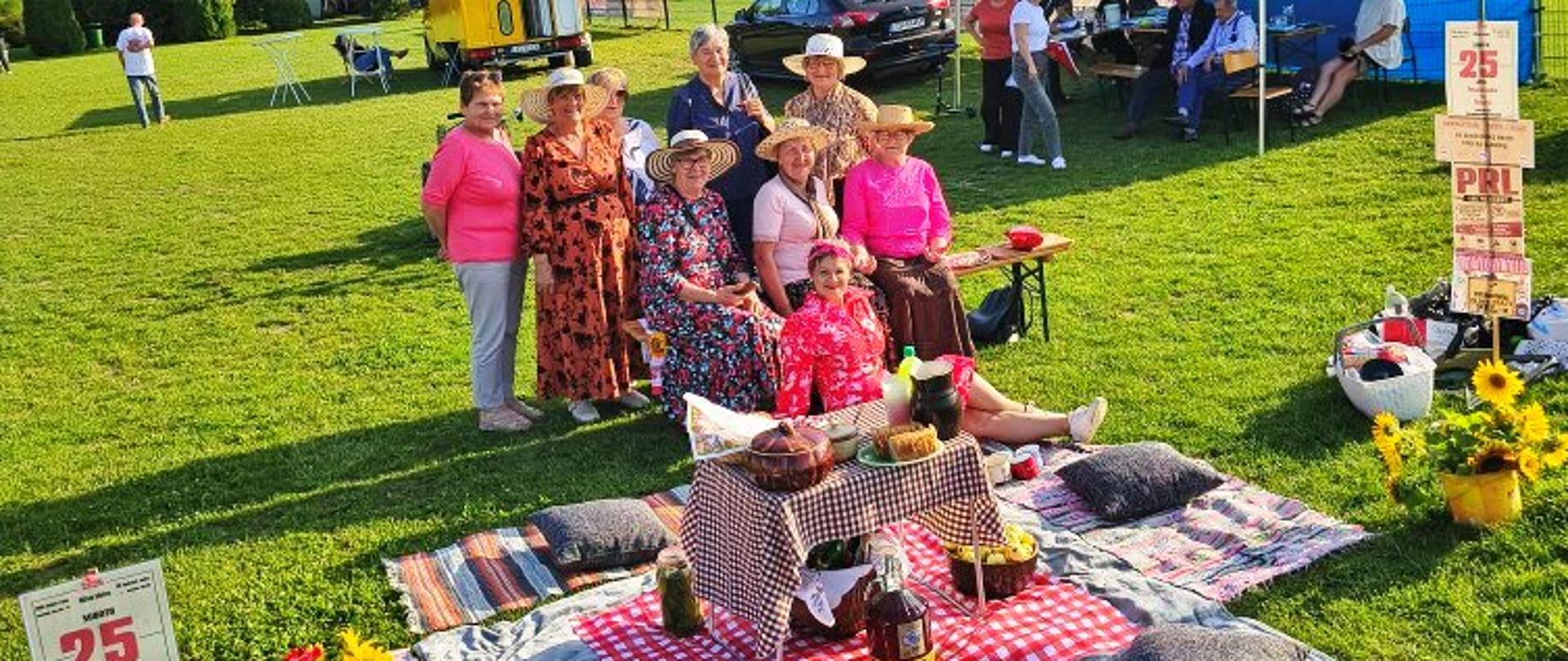 seniorzy podczas imprezy tanecznej