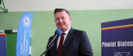 Starosta gratuluje mlodym udzialu w turnieju