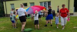 Piknik dla dzieci na placu zabaw przy Domu Ludowym w Mirkowicach