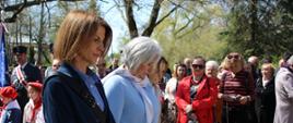 Poszczególne delegacje składają kwiaty