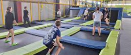 trampoliny
