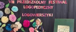 Przedszkolaki w trakcie prezentowania wierszyków