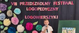 Przedszkolaki w trakcie prezentowania wierszyków