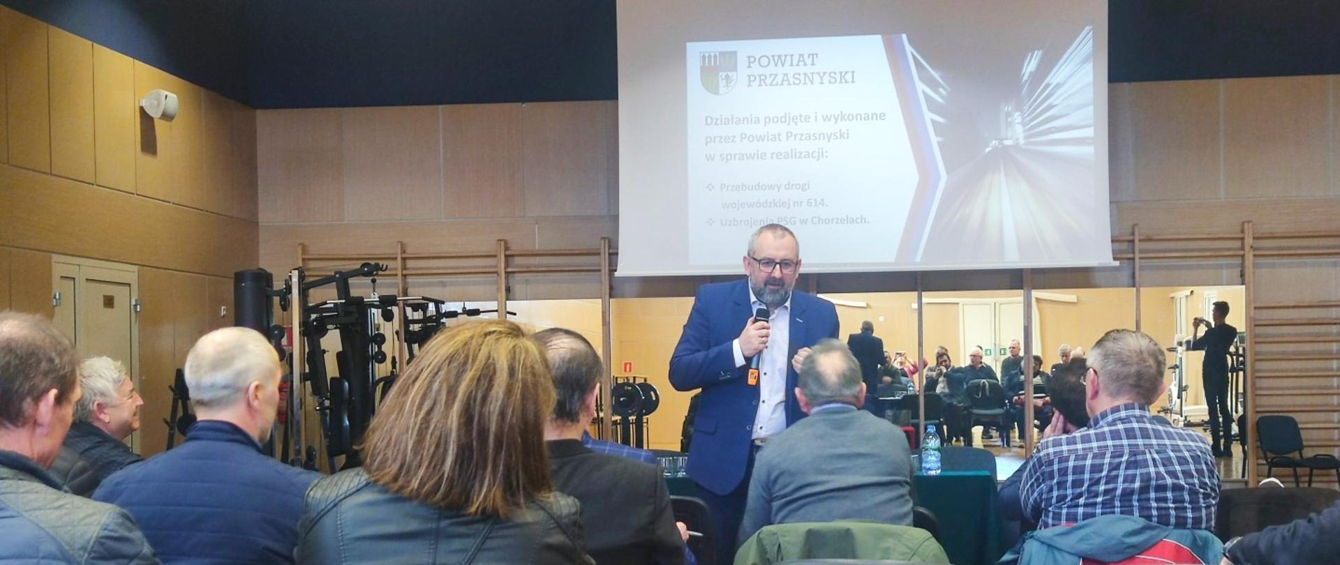 Podczas spotkania z mieszkańcami omówienia projektów drogowych realizowanych na terenie Miasta i Gminy Chorzele